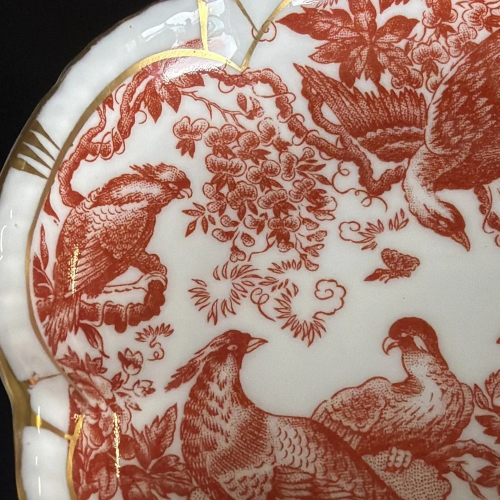 ROYAL CROWN DERBY RED AVES TUDOR ROSE SCALLOPED DISH 4 1/2